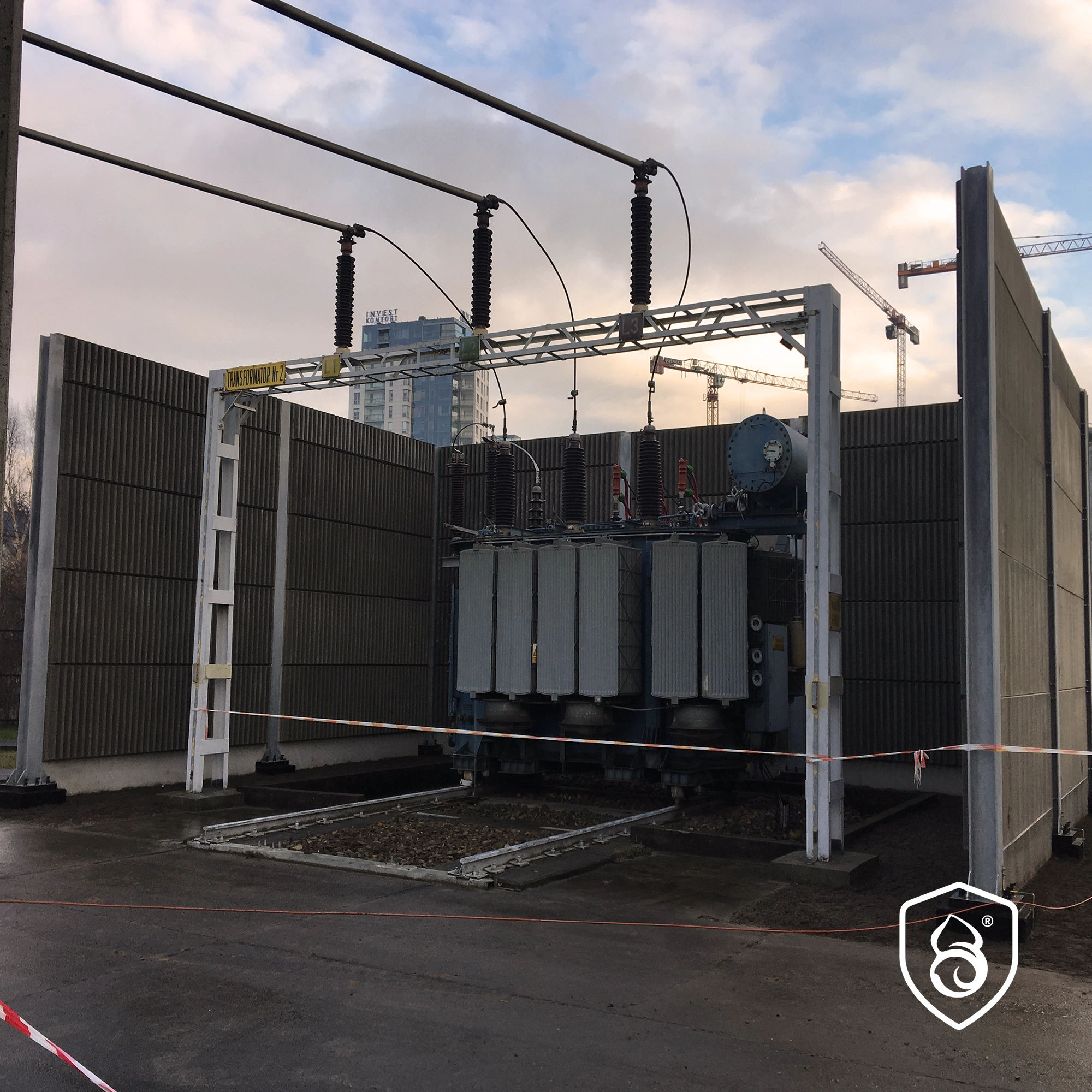 Panouri fonoabsorbante din beton utilizate în infrastructură rutieră și feroviară pentru reducerea zgomotului și protecția fonică a zonelor urbane.