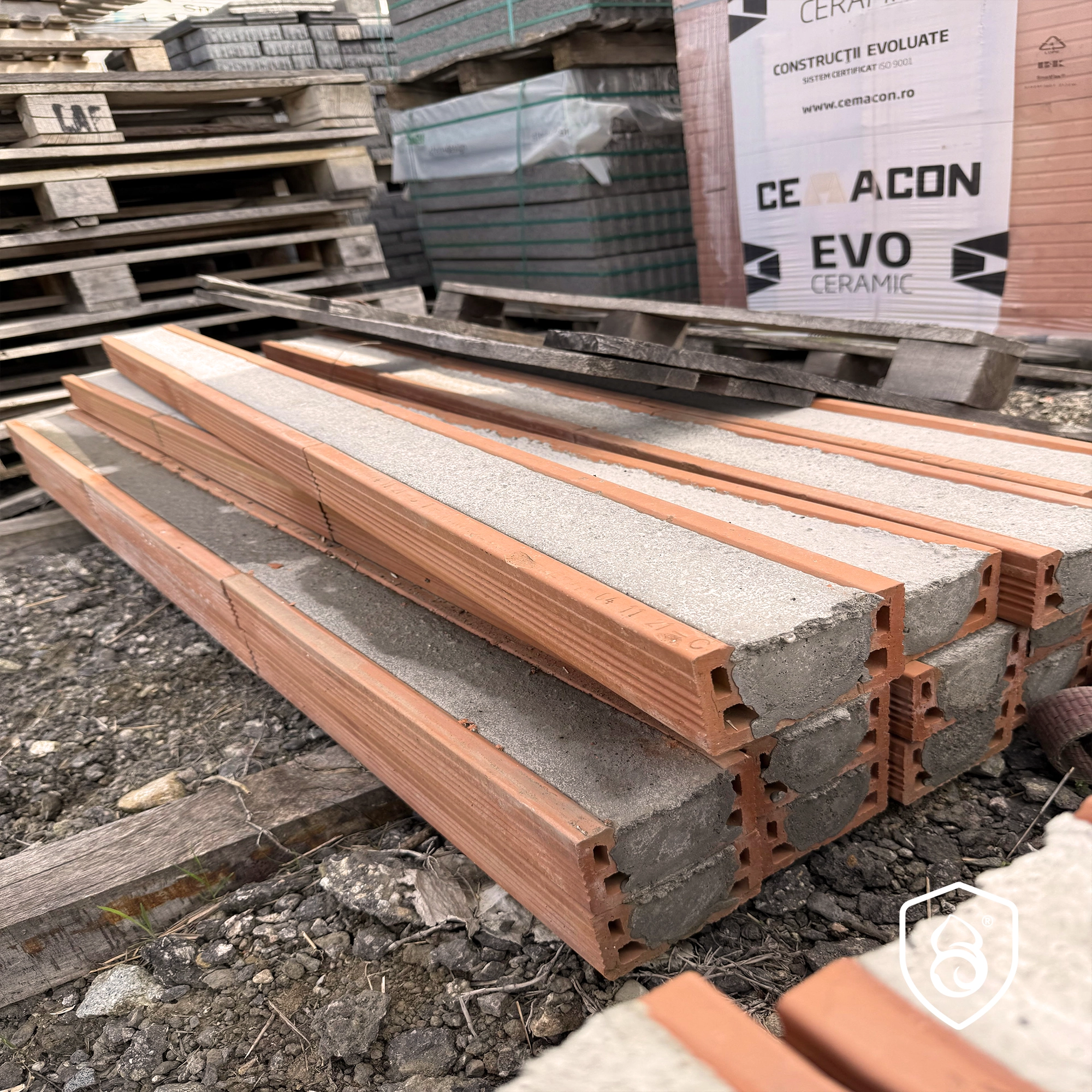 Buiandrugi din beton utilizați în construcții pentru susținerea zidăriei deasupra golurilor de uși și ferestre. Soluții rezistente și durabile.