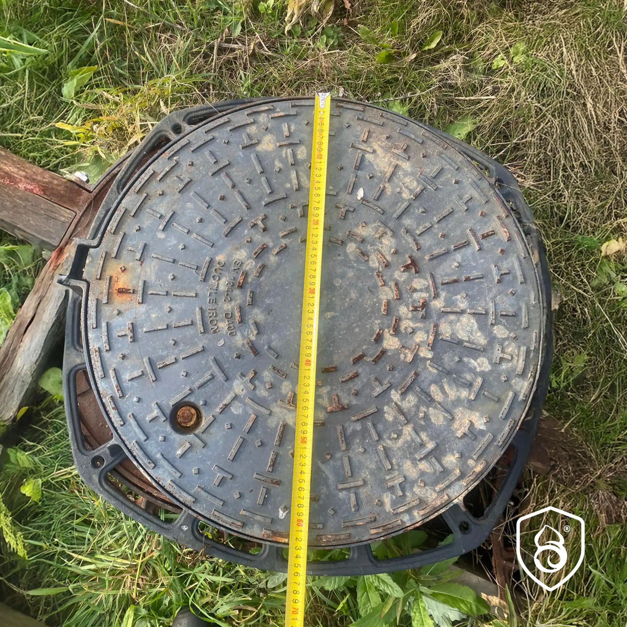 Capace din fontă pentru cămine de canalizare și infrastructură urbană. Soluții durabile și rezistente pentru protecția rețelelor subterane.