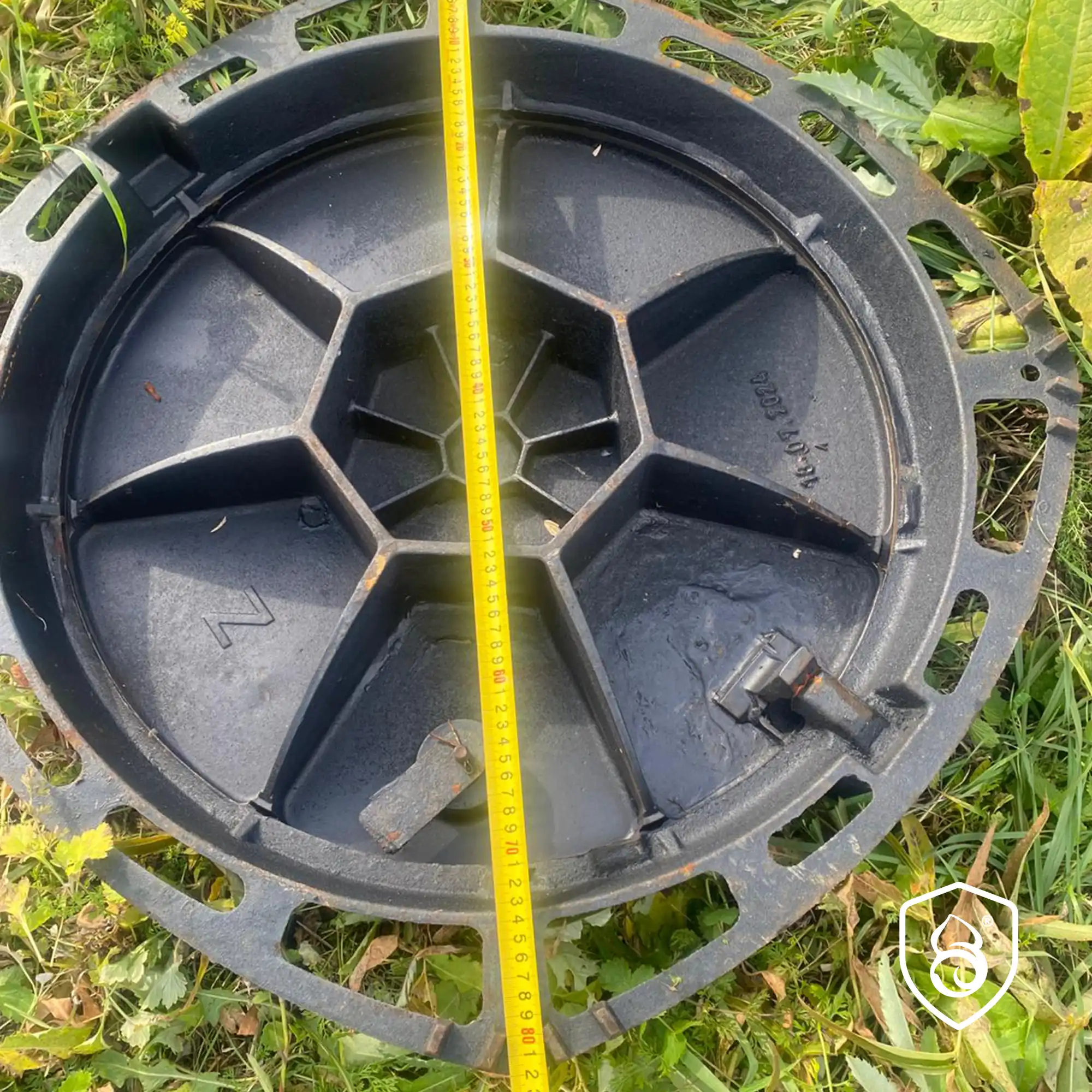 Capace din fontă pentru cămine de canalizare și infrastructură urbană. Soluții durabile și rezistente pentru protecția rețelelor subterane.