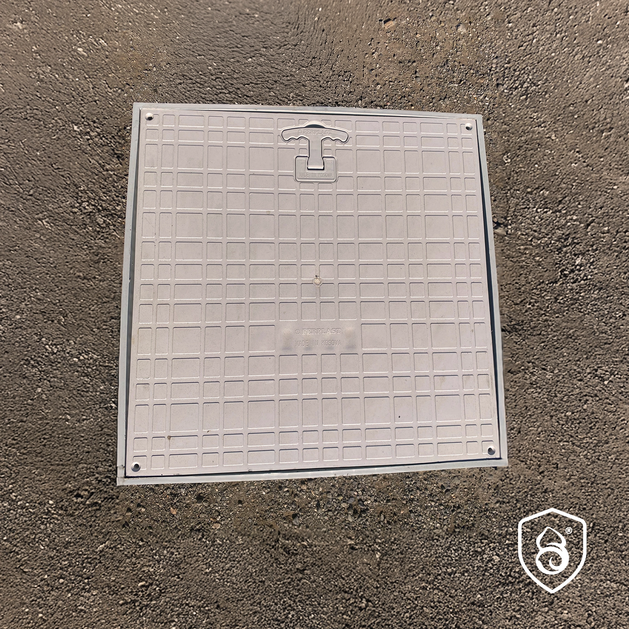 Cutie de conexiuni electrice din PVC sau PP, ideală pentru protejarea cablurilor în instalații interioare și exterioare. Etanșă, sigură, rezistentă.