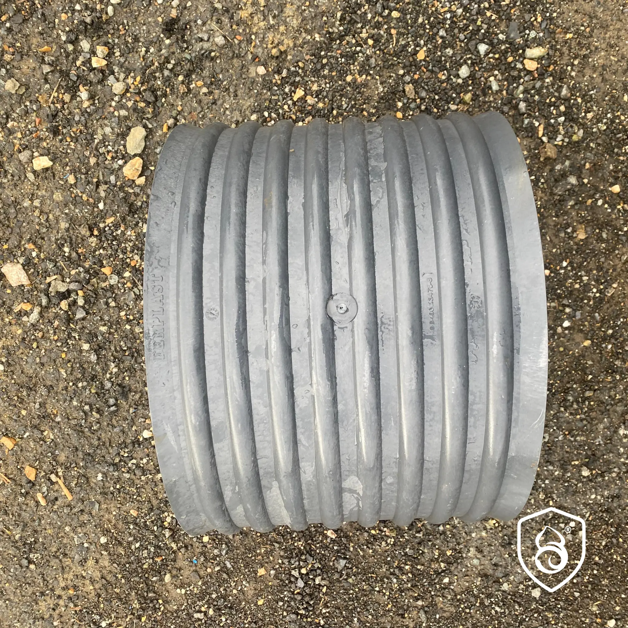 Mufe pentru țevi corugate, SN4, lungime 0,3 m, disponibile OD40–OD630. Ideale pentru drenaj, canalizare și protecție cabluri.