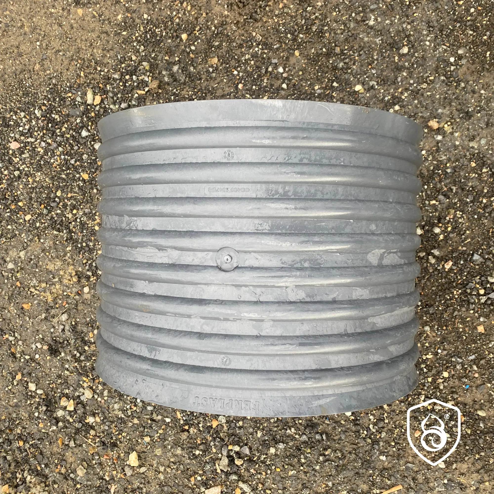 Mufe pentru țevi corugate, SN4, lungime 0,3 m, disponibile OD40–OD630. Ideale pentru drenaj, canalizare și protecție cabluri.