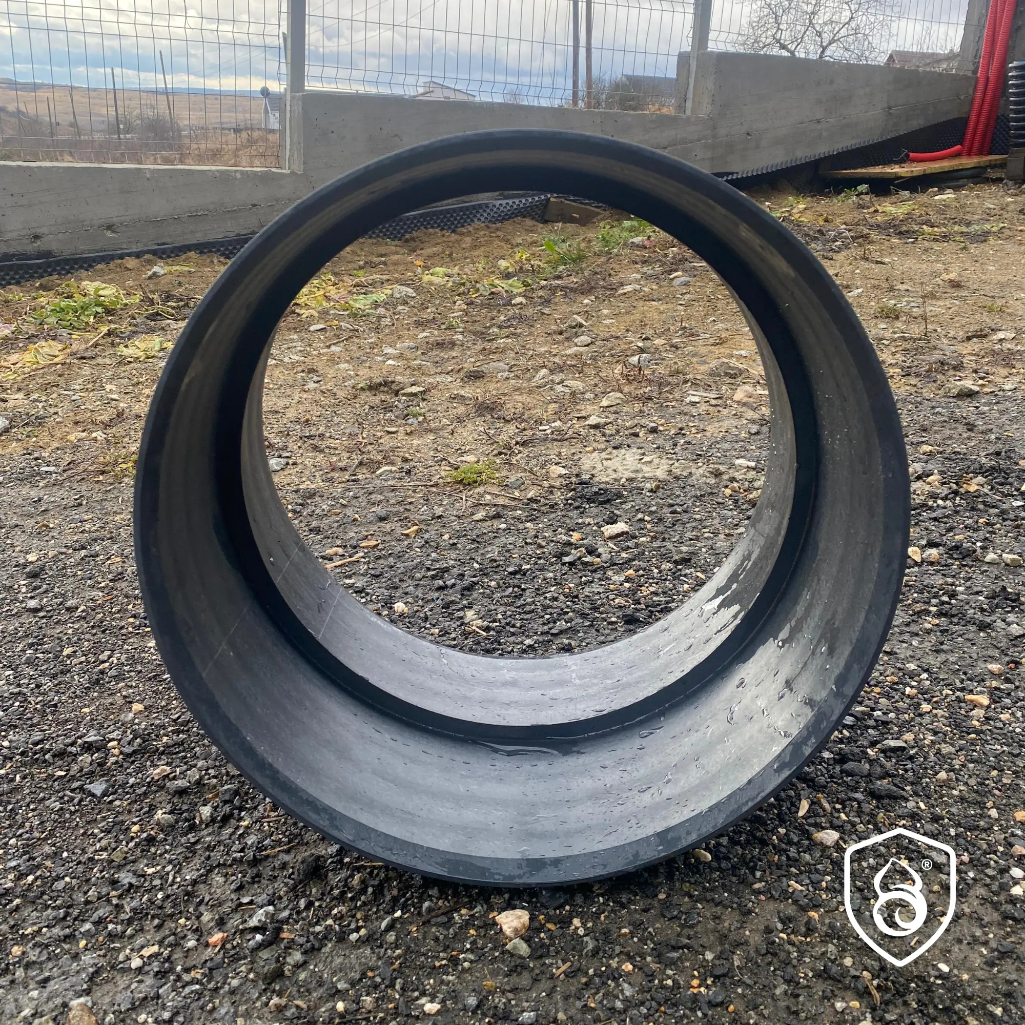 Mufe pentru țevi corugate, SN4, lungime 0,3 m, disponibile OD40–OD630. Ideale pentru drenaj, canalizare și protecție cabluri.